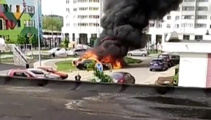 Четыре легковых автомобиля сгорели в ТиНАО