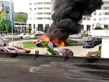 Четыре легковых автомобиля сгорели в ТиНАО
