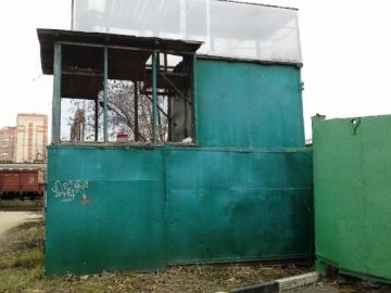 По решению суда в Щербинке демонтировали незаконную голубятню