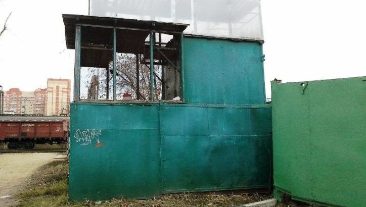 По решению суда в Щербинке демонтировали незаконную голубятню