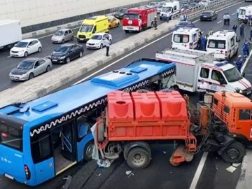 10 человек пострадали в аварии на Боровском шоссе