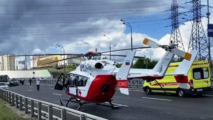 Вертолет МАЦ эвакуировал пострадавшего в аварии на Боровском шоссе