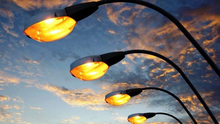 Более 200 фонарей установили на территориях школ и детсадов в ТиНАО