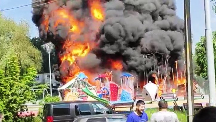 Пожарные ликвидировали возгорание на детской площадке в поселении Кокошкино