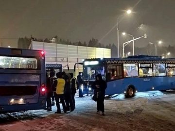 Более 800 безбилетников выявили контролеры за два дня у станции метро «Филатов Луг»